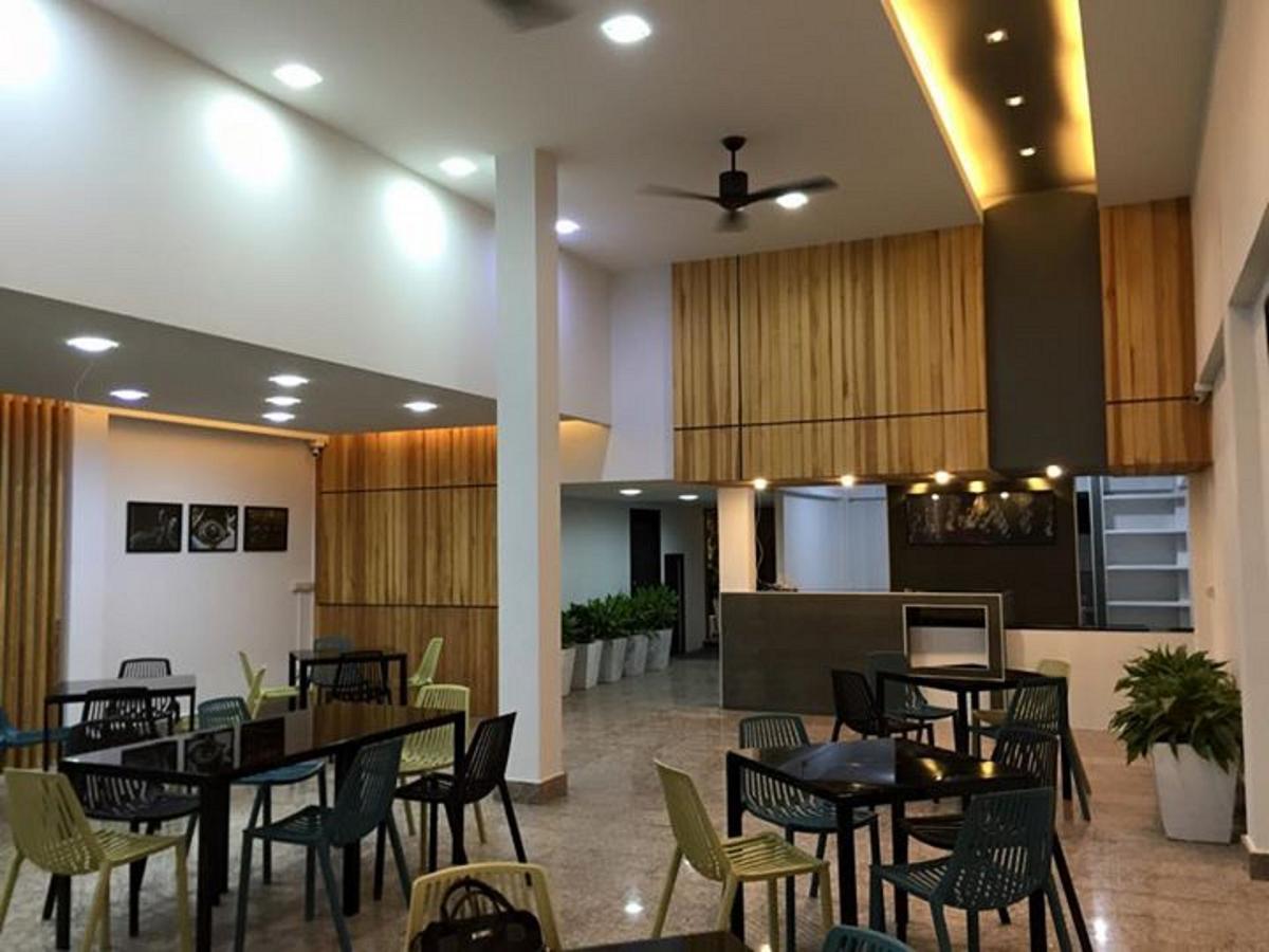 At Sakon Hotel Саконнакхон Экстерьер фото