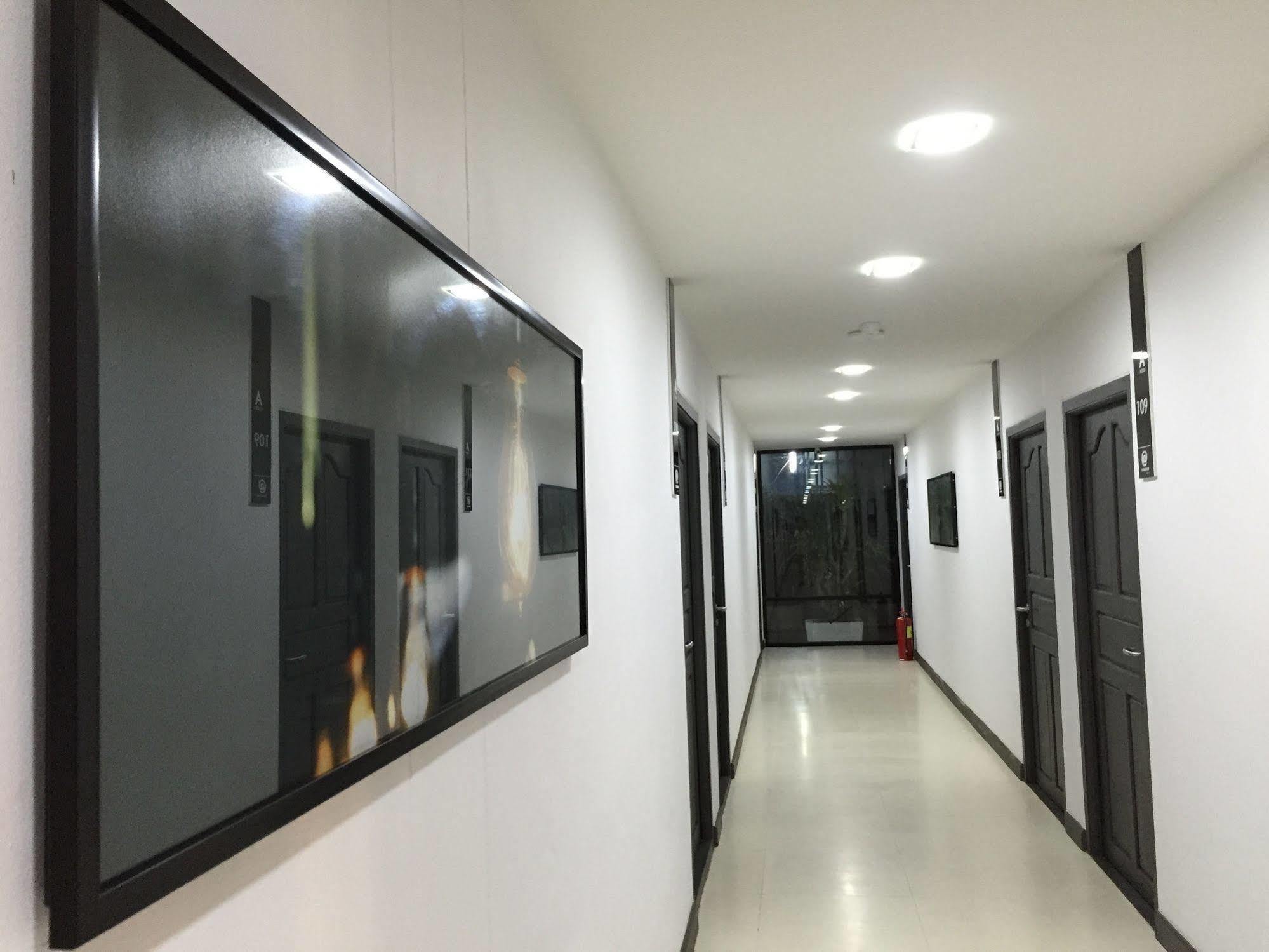 At Sakon Hotel Саконнакхон Экстерьер фото